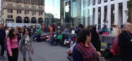 iPhone 6: iniziano le file fuori agli Apple Store file-d-attente-apple-store-cinquieme-Avenue-New-York1
