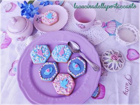 Cookies decorati... e un'aiutante speciale!