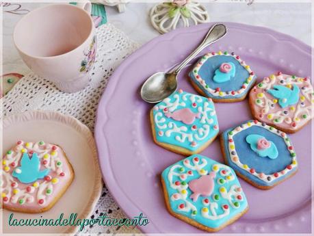 Cookies decorati... e un'aiutante speciale!