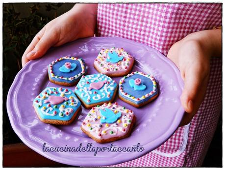 Cookies decorati... e un'aiutante speciale!