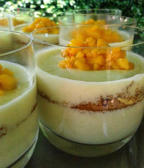 Mousse di mango con amaretti