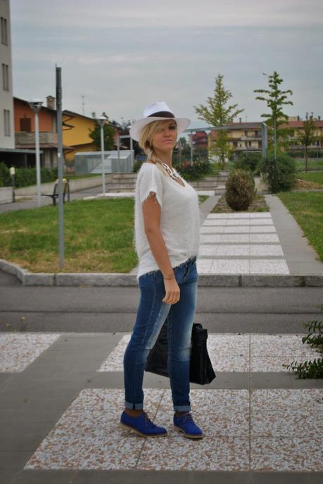 outfit casual jeans e tshirt tshirt con pelo outfit scarpe stringate maschili outfit borsalino outfit gioielli majique anello luca barra outfit estivi casual outfit settembre 2014 outfit estivi fashion blogger italiane fashion blogger bionde fashion blogger milano mariafelicia magno fashion blogger outfit di mariafelicia magno fashion blogger di colorblock by felym outfit di mariafelicia magno come abbinare le scarpe stringate abbinamenti scarpe stringate outfit borsalino street style settembre 2014 lookbook lookbook settembre 2014  gioielli majique majique gioielli collana majique treccia laterale acconciature treccia laterale il centimetro bracciale il centimetro orsa armani jeans blu