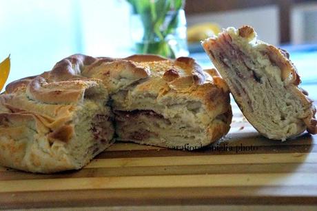 Focaccia sfogliata con pancetta coppata e parmigiano