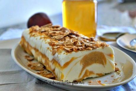 Semifreddo allo yogurt marmorizzato alla pesca