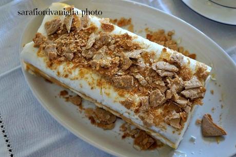 Semifreddo allo yogurt marmorizzato alla pesca