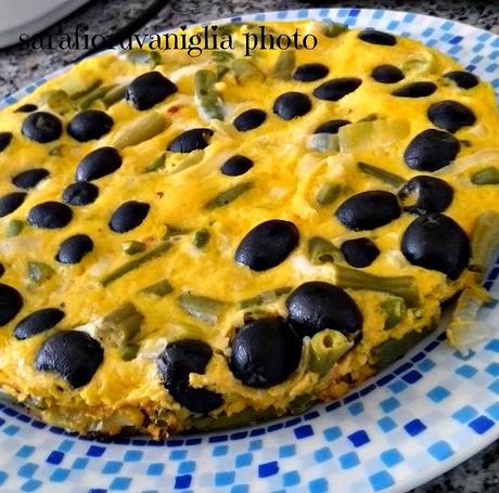 Frittata con porri, fagiolini e olive nere....e una confessione