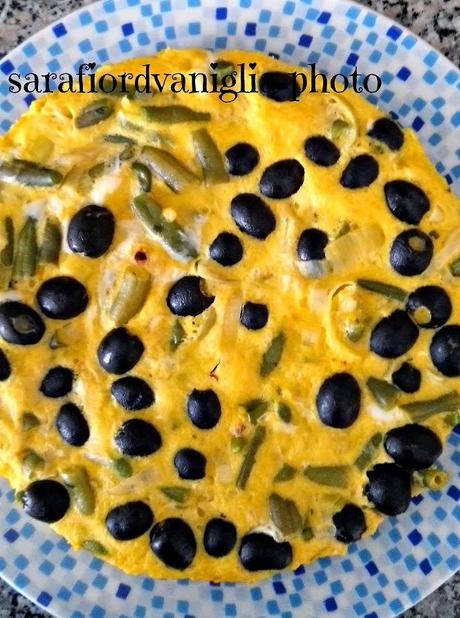 Frittata con porri, fagiolini e olive nere....e una confessione