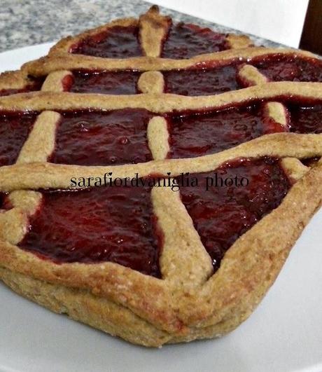 Crostata integrale con confettura di fragole homemade