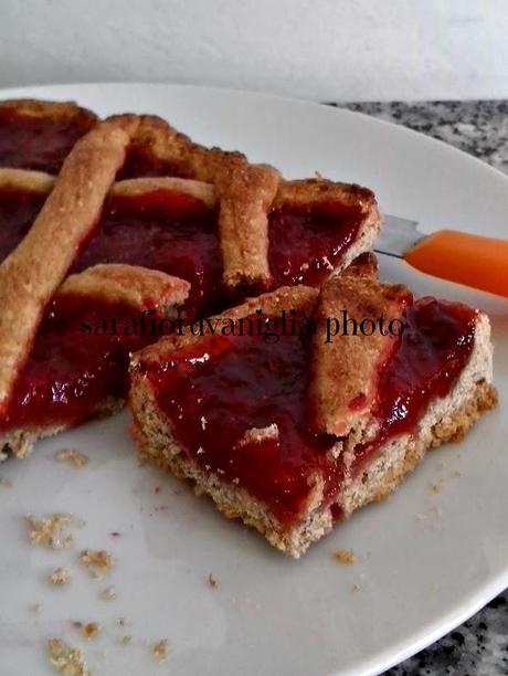 Crostata integrale con confettura di fragole homemade