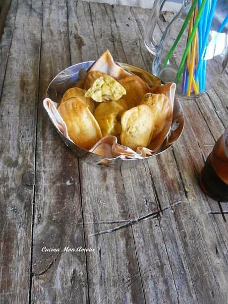 Madeleine di Parmigiano, Olive e Erbe Aromatiche