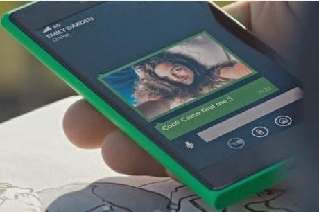 Un Lumia 735 per soddisfare la selfiemania