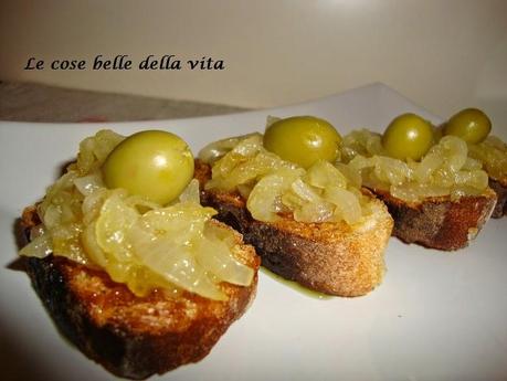 Crostini con cipolla