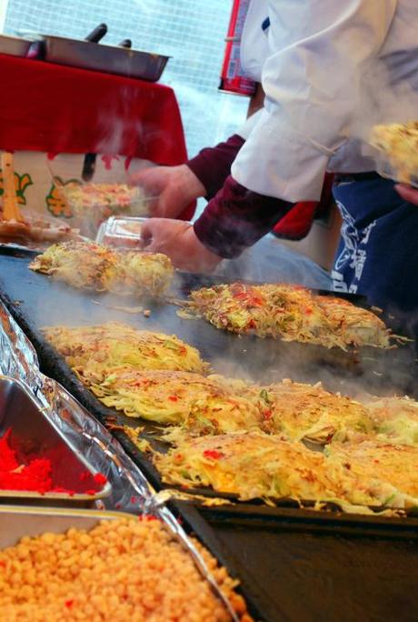 Okonomiyaki da asporto! (foto di Patrick Colgan, 2014)