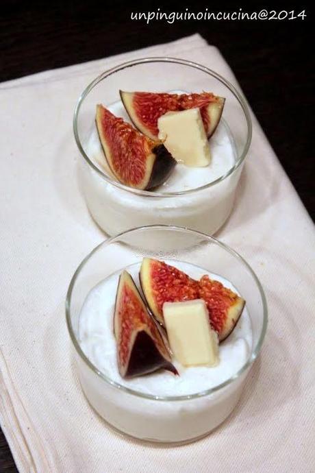 Mousse leggera al cioccolato bianco e fichi