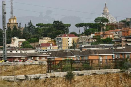 Tornati mille volte gli accampamenti, nonostante mille ridicoli sgomberi. Quindici foto da Valle Aurelia e Monte Ciocci