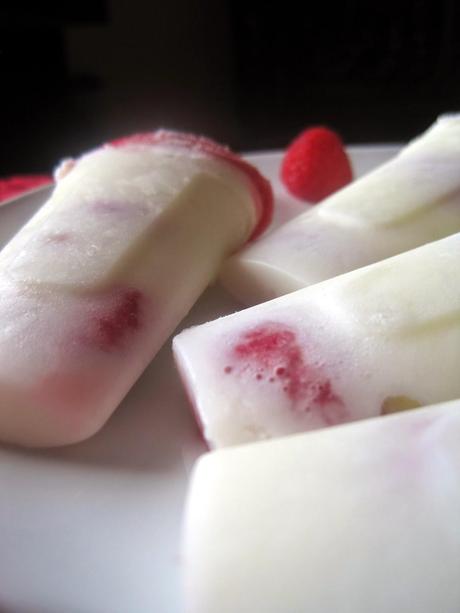 Ghiaccioli di yogurt e lamponi - Raspberries and yogurt Ice Pops