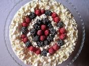 Torta Meringata alle more lamponi Meringue cake with blueberries raspberries