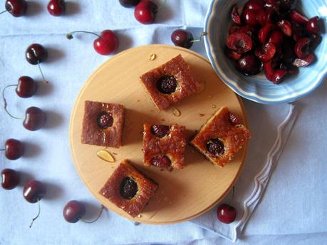 Quadrotti alle ciliegie- Cherry cake squares