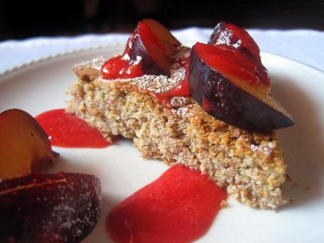 Torta Vegan di susine e fragole - Vegan cake with plums and strawberries