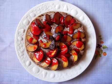 Torta Vegan di susine e fragole - Vegan cake with plums and strawberries