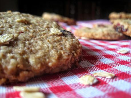 Biscotti Grancereale con fiocchi d' avena e mirtilli rossi secchi - Cereal cookies with rolled oats and dried red berries