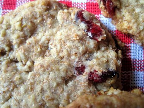 Biscotti Grancereale con fiocchi d' avena e mirtilli rossi secchi - Cereal cookies with rolled oats and dried red berries