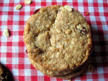 Biscotti Grancereale con fiocchi d' avena e mirtilli rossi secchi - Cereal cookies with rolled oats and dried red berries