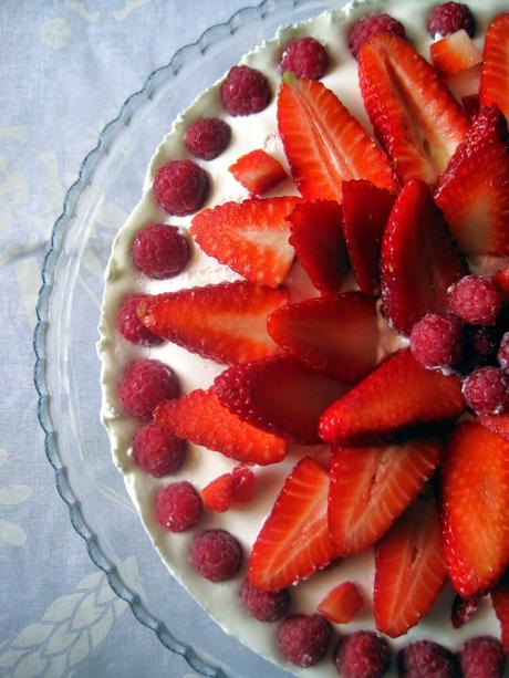 Cheesecake allo yogurt greco, vaniglia e frutti rossi - Cheesecake with greek yogurt, vanilla and red fruits