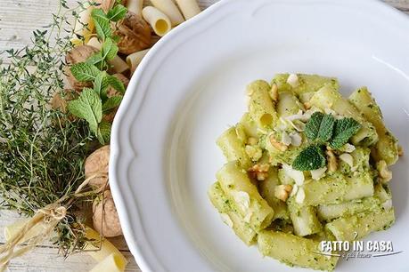 Candelotti con Pesto di Zucchine Noci e Mandorle