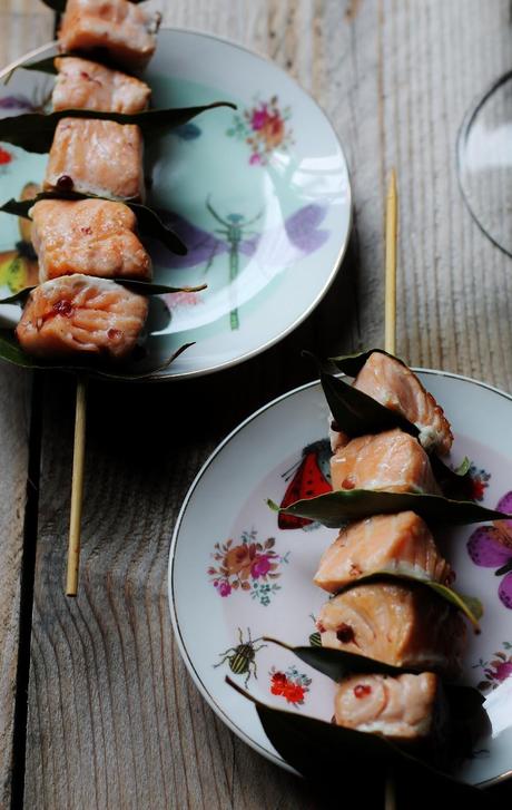 SPIEDINI DI SALMONE ALL'ALLORO & PEPE ROSA