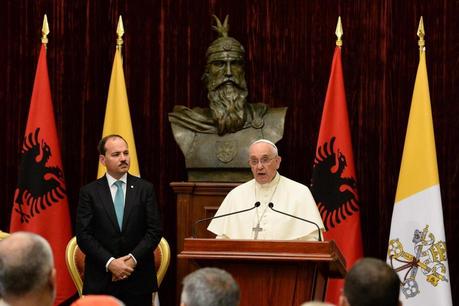 Oggi abbiamo toccato i martiri. Papa Francesco in Albania