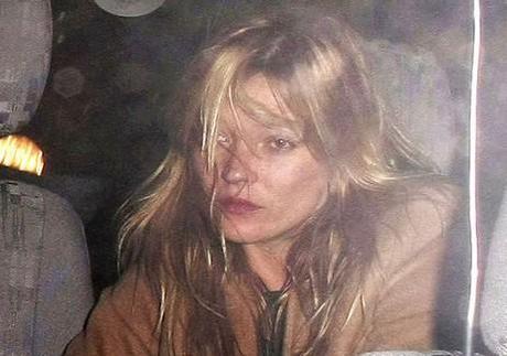 Kate Moss beccata ubriaca, di nuovo
