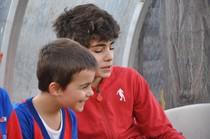 Giocare a calcio ed amare la tecnologia.