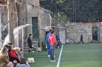 Giocare a calcio ed amare la tecnologia.