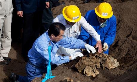 Naoto Kan helps with Iwo To/Iwo Jima exhumation
