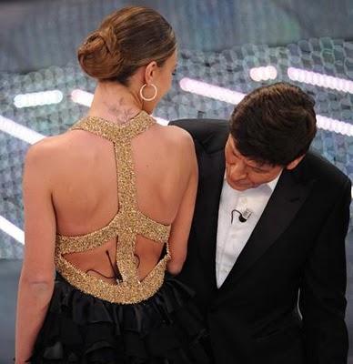 Sanremo 2011: 3° serata - Canalis in Roberto Cavalli, Rodriguez in Moschino.