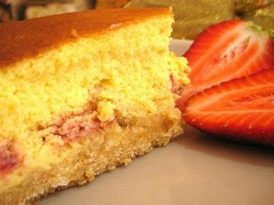 SUI LIBRI - CHEESE CAKE ALLE FRAGOLE -  CREAMY BAKED STRAWBERRY CHEESECAKE