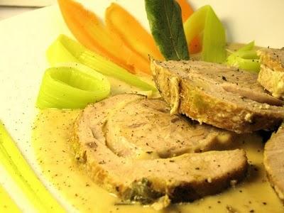 IL TAPPETO, LE CIABATTE E LA POSA IMPETTITA - TRANCIO DI VITELLO IN SALSA DI PORRI E ACCIUGHE - ROAST VEAL TOPSIDE WITH LEEK AND ANCHOVY SAUCE