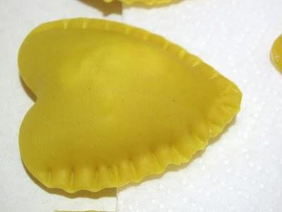 QUANDO LA NEBBIA SMETTERA' DI DANZARE - RAVIOLI A CUORE RIPIENI DI FORMAGGIO CON GAMBERI, RADICCHIO TARDIVO E ZENZERO