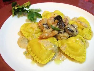 QUANDO LA NEBBIA SMETTERA' DI DANZARE - RAVIOLI A CUORE RIPIENI DI FORMAGGIO CON GAMBERI, RADICCHIO TARDIVO E ZENZERO