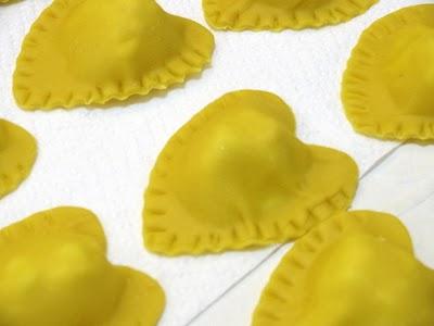 QUANDO LA NEBBIA SMETTERA' DI DANZARE - RAVIOLI A CUORE RIPIENI DI FORMAGGIO CON GAMBERI, RADICCHIO TARDIVO E ZENZERO