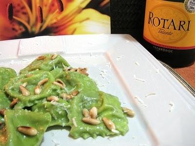 DALLE STALLE ALLE STELLE - VALSELLUSTRA E L' OSTERIA DEGLI INSEGUITI - RAVIOLI VERDI AGLI SPINACI E PECORINO CON PINOLI E BURRO DI MALGA