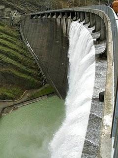 Romagna: Ridracoli spettacolare fenomeno della tracimazione