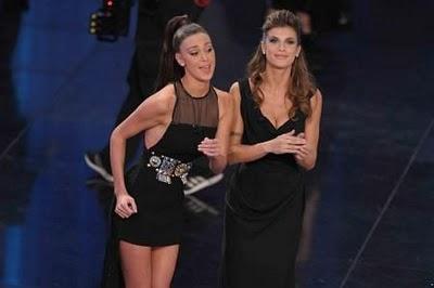 Sanremo 2011: 4° serata - Canalis in Vivienne Westwood, Rodriguez in Fausto Puglisi.