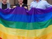 bandiera arcobaleno sventola municipio Sidney celebrare Mardi Gras