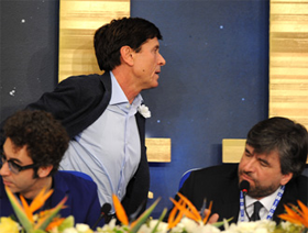 GIANNI MORANDI LASCIA LA CONFERENZA