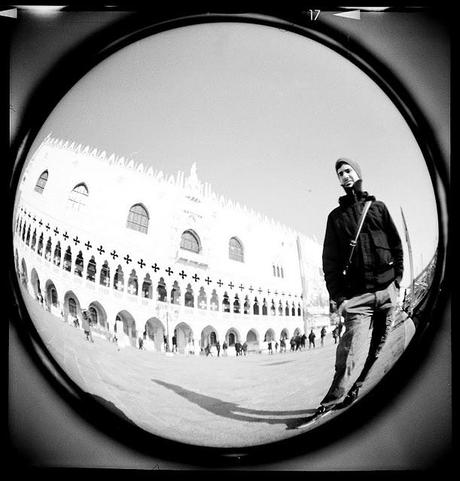 LOMOGRAPHY • a VENEZIA con Diana F+ Mr Pink e ILFORD HP5 PLUS