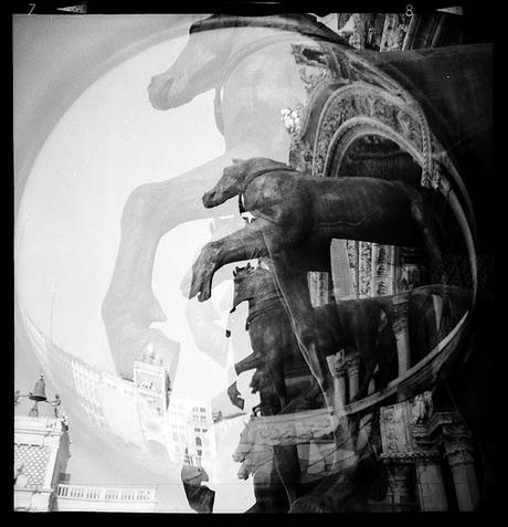 LOMOGRAPHY • a VENEZIA con Diana F+ Mr Pink e ILFORD HP5 PLUS