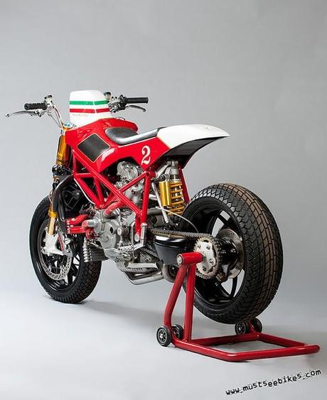 La basa di partenza per la F1 Tracker è un Ducati 996 del...