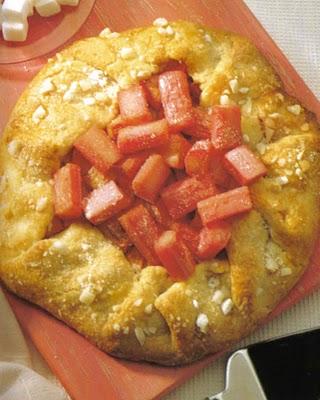 Focaccia dolce ripiena di frutta.